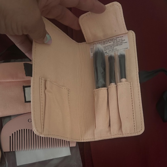 Gucci Beauty Pink Hair Accessory Collection - Picture 5 of 6